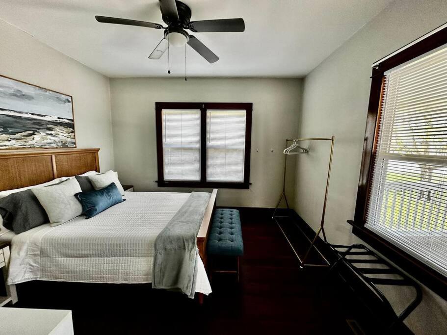 Mrs. Hughes Cottage - 2 Bedroom House W/ Parking Hamilton Exterior foto